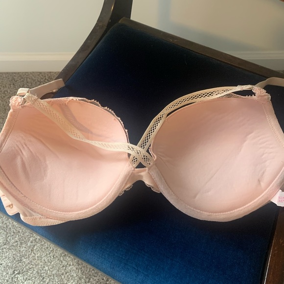 Victoria’s Secret Push Up Bra SIZE 34D - Picture 4 of 5
